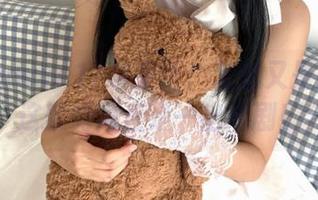 www.17苹果版：怎么又是她？！这架势简直是一出闹剧！