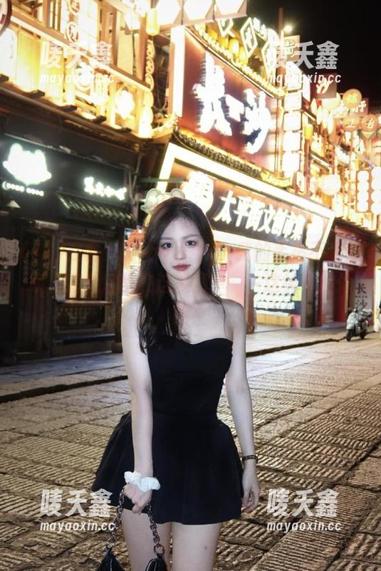 在首页刷www.17，我的手指不听使唤，完全沉醉在这瓜海中——这神奇的体验！