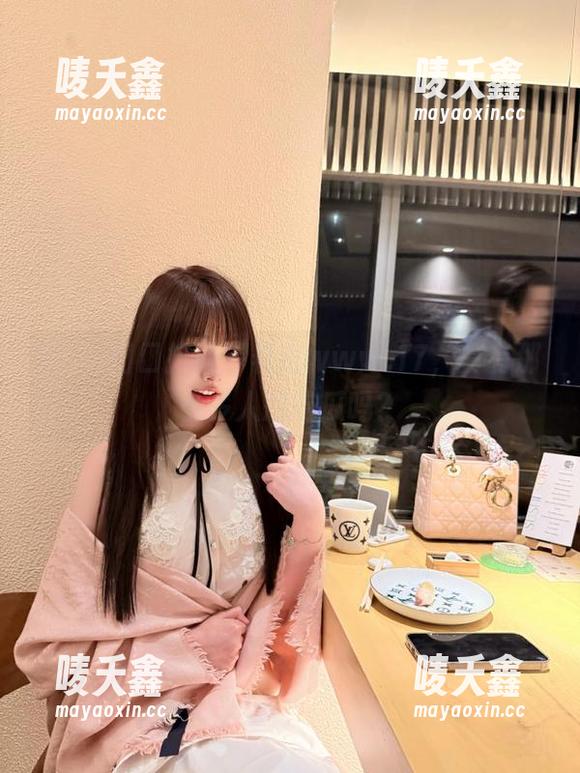 17 门口排队等着进www.17,真有那么多人想吃瓜吗?
