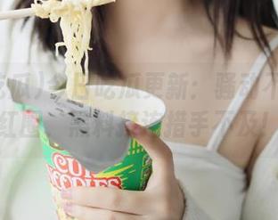 今日吃瓜更新：骚动不安的网红圈，黑料接连措手不及！
