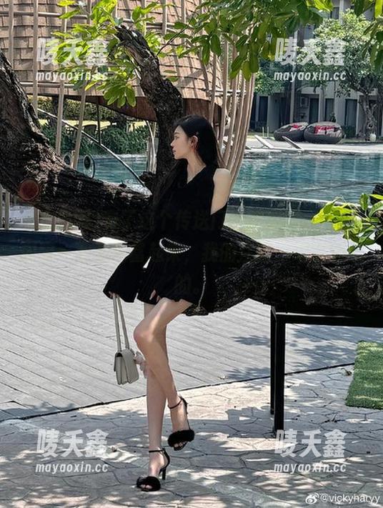 吃瓜网 有了这个传送门,吃瓜网app的内容一下子丰富起来,我的注意力堵得满满的。