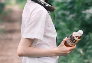 别说我没提醒你，这段视频已疯传，国产黑料又要引爆热议了！