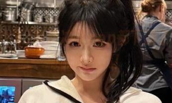 黑料冲哥app都下腰了？一字马极限挑战！